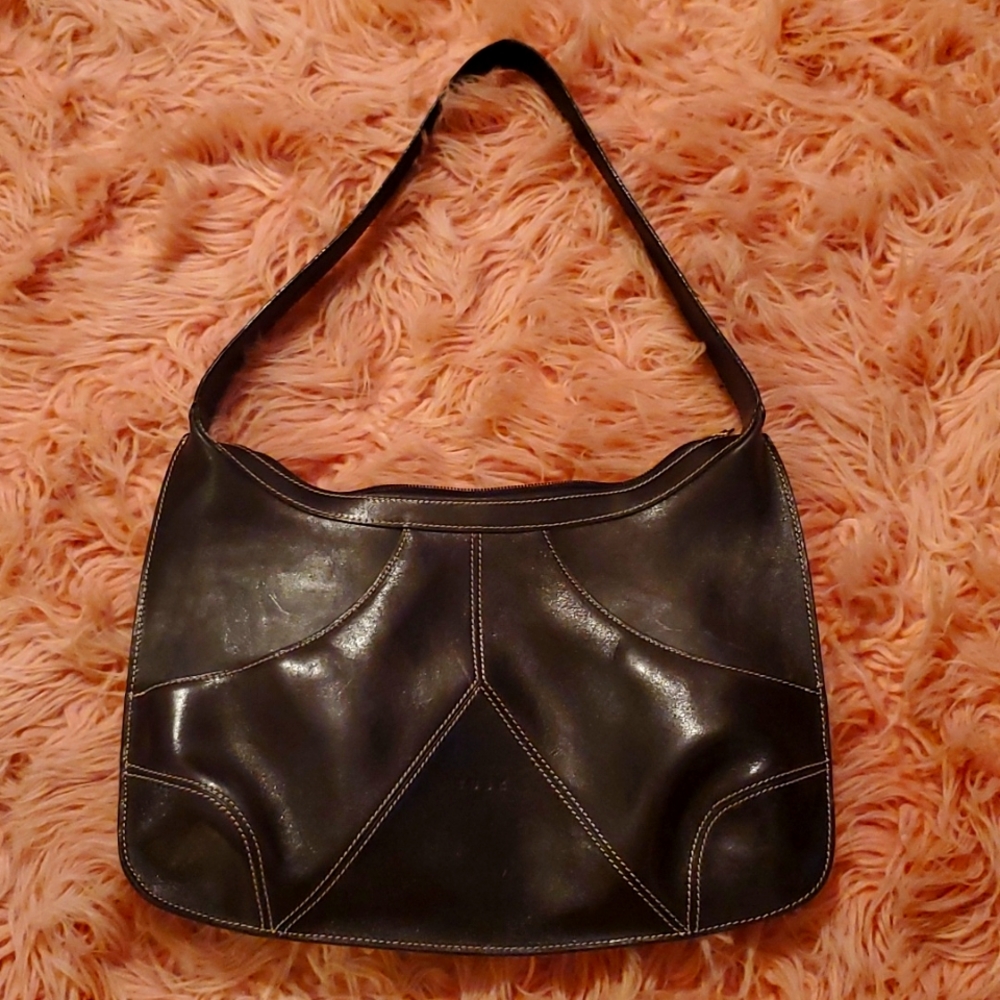 What the...Tuck Handbag 👜|  Black w/ white stitches